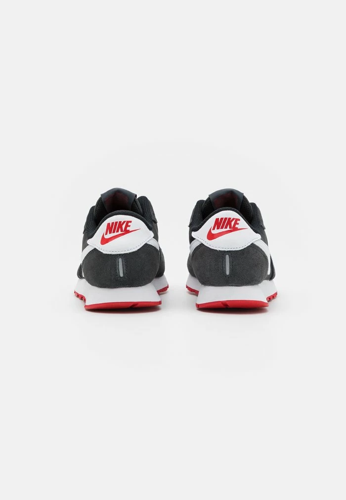 Nike Sportswear MD VALIANT UNISEX - Trainers - Black/white/dark Smoke Grey/university Red - Image 3