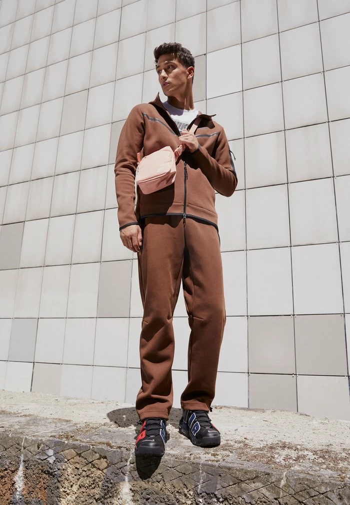 Nike Sportswear PANT - Tracksuit Bottoms - Cacao/black