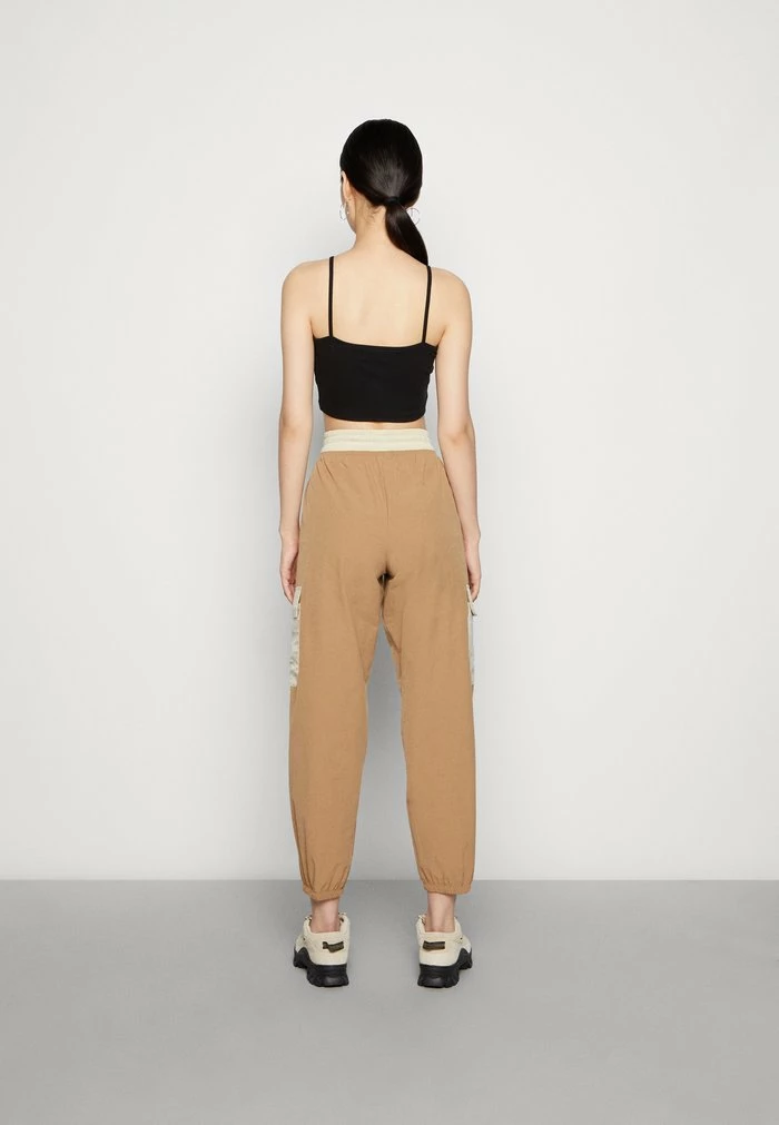 Nike Sportswear PANT - Cargo Trousers - Driftwood/rattan/safety Orange - Image 3