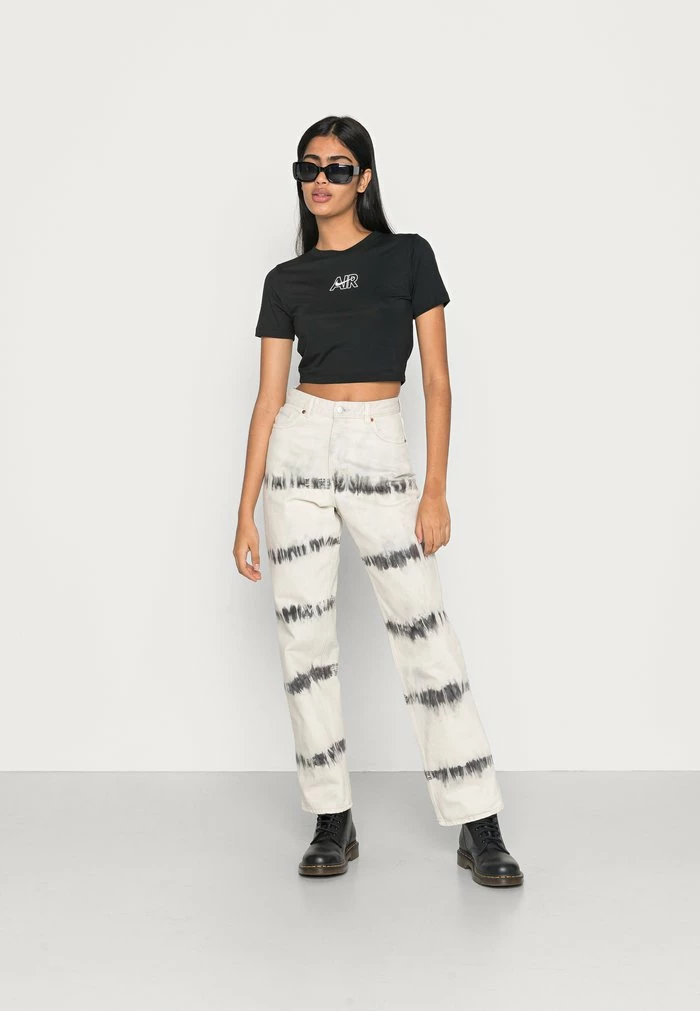 Nike Sportswear TEE SLIM - Basic T-shirt - Black - Image 2