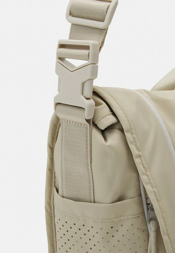 Nike Sportswear SPORTSWEAR ESSENTIALS UNISEX - Across Body Bag - Rattan/phantom - Image 5