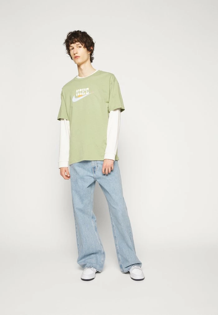 Nike Sportswear TEE SOLE - Print T-shirt - Oil Green