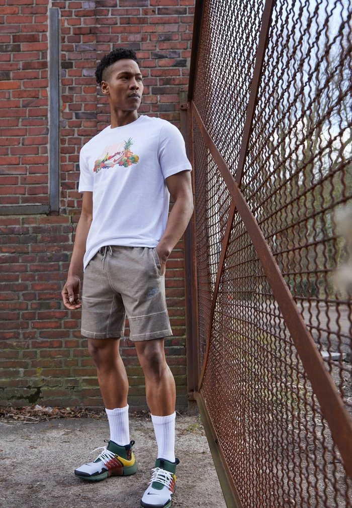 Nike Sportswear REVIVAL - Shorts - Moon Fossil/white