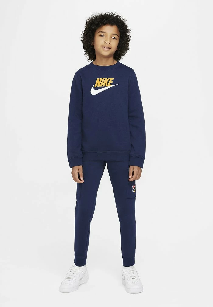 Nike Sportswear B NSW CLUB HBR CREW UNISEX - Sweatshirt - Midnight Navy/(yellow Ochre) - Image 2