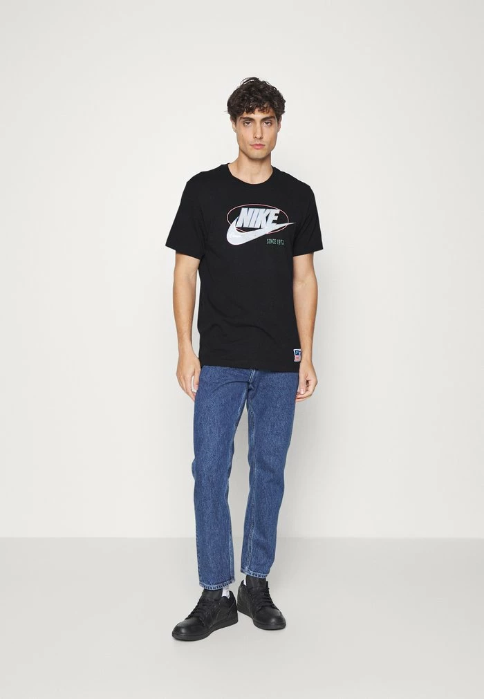 Nike Sportswear TEE VARSITY - Print T-shirt - Black - Image 2