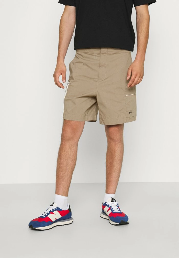 Nike Sportswear UTILITY - Shorts - Sandalwood/sail/ice Silver