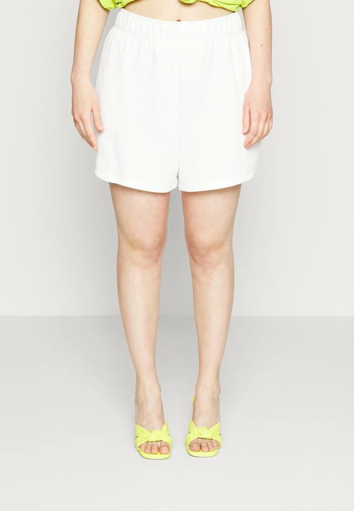 Nike Sportswear AIR PLUS - Shorts - White/black