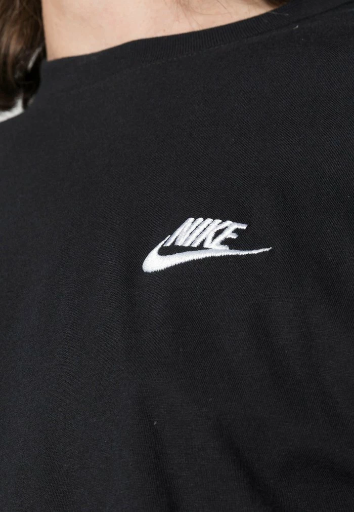 Nike Sportswear CLUB TEE - Basic T-shirt - Black/white - Image 5