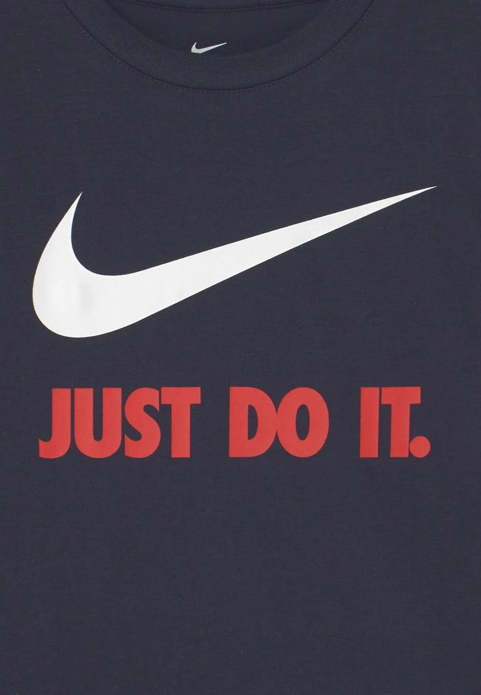 Nike Sportswear TEE - Print T-shirt - Obsidian/university Red - Image 3