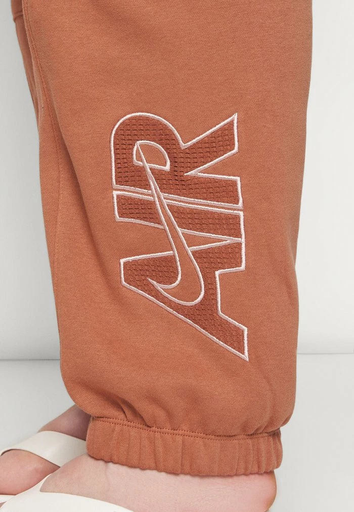 Nike Sportswear AIR PANT PLUS - Tracksuit Bottoms - Mineral Clay/red Bark/pink Oxford - Image 8