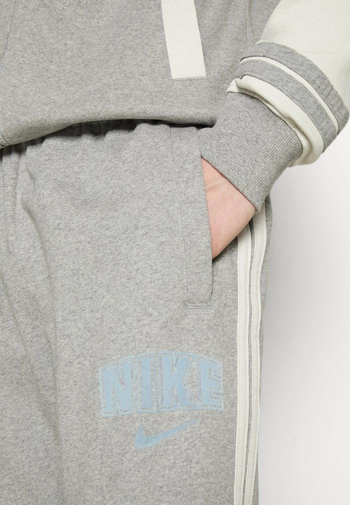 Nike Sportswear RETRO PANT - Tracksuit Bottoms - Dark Grey Heather/light Bone - Image 7