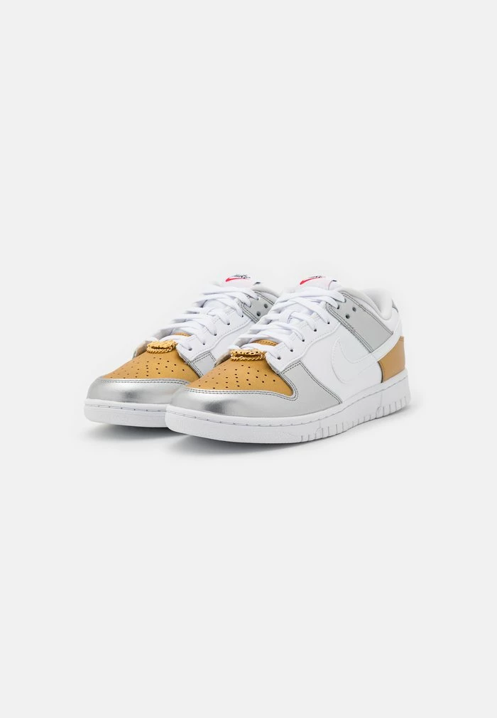 Nike Sportswear DUNK SE ARLM 2 - Trainers - Gold/white/silver/university Red - Image 5