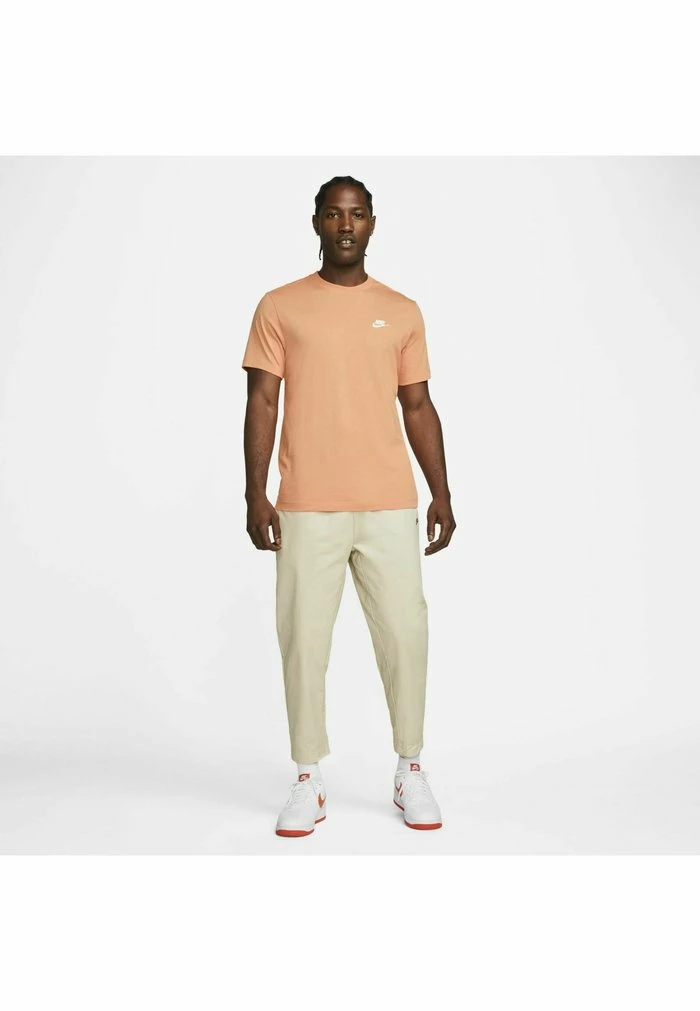 Nike Sportswear CLUB TEE - Basic T-shirt - Orange Trance - Image 2