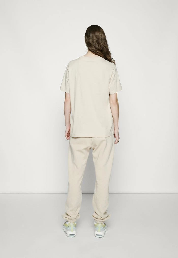 Nike Sportswear TEE - Basic T-shirt - Sanddrift/white - Image 4