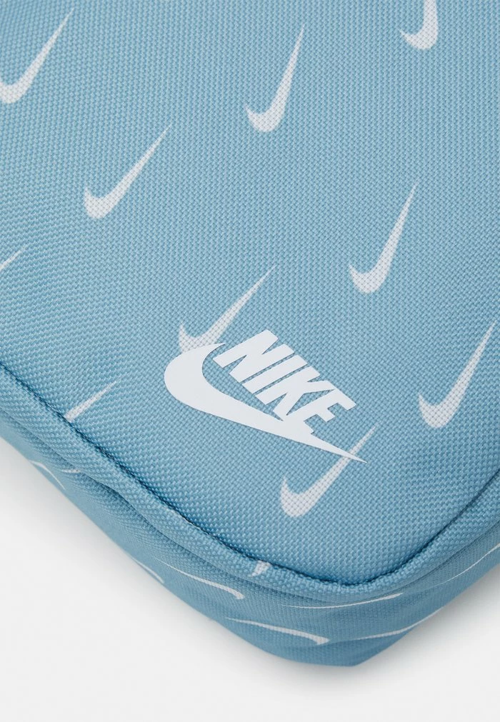 Nike Sportswear HERITAGE UNISEX - Across Body Bag - Worn Blue/white - Image 4