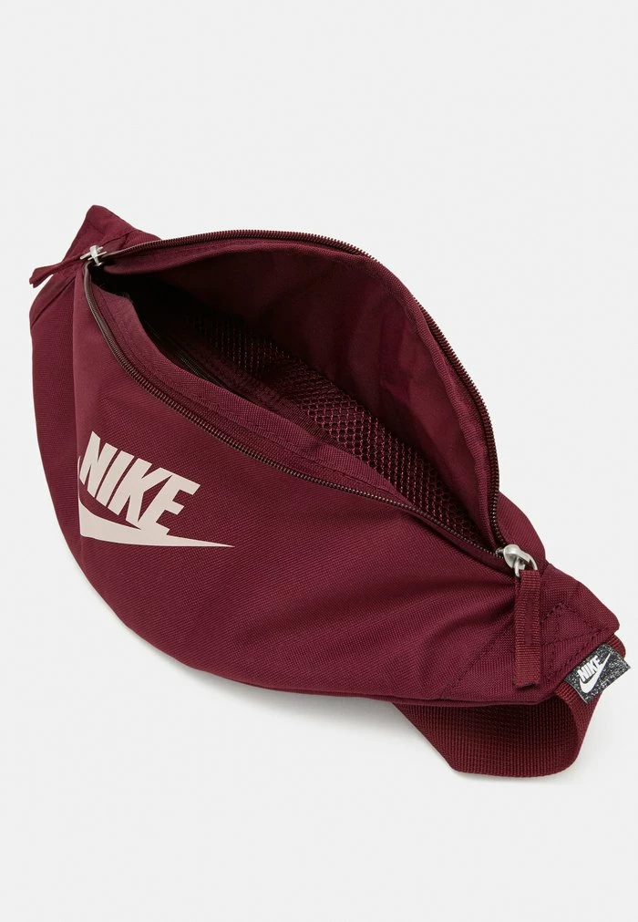 Nike Sportswear HERITAGE WAISTPACK UNISEX - Bum Bag - Dark Beetroot/dark Beetroot/pink Oxford - Image 3