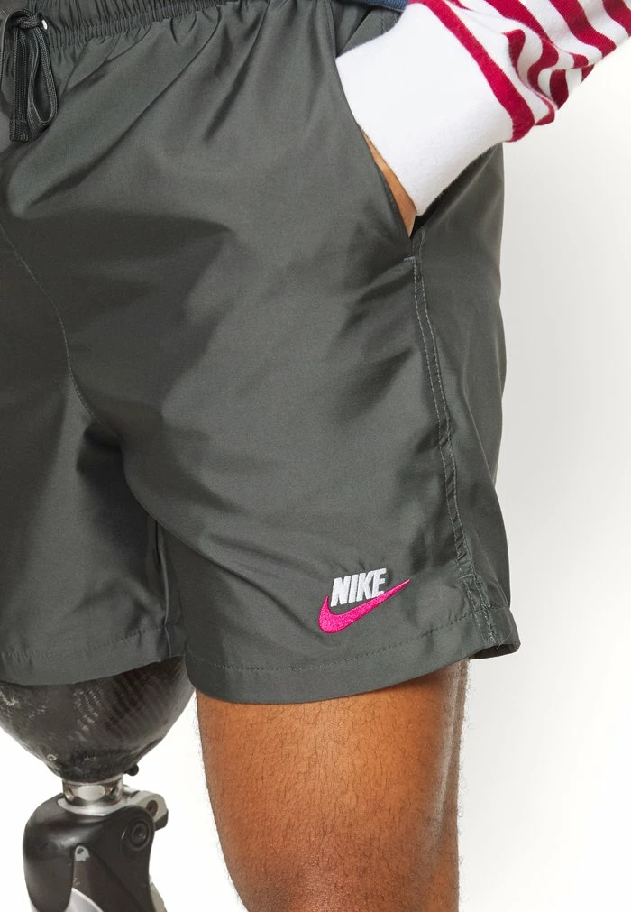 Nike Sportswear FLOW - Shorts - Dark Smoke Grey - Image 8