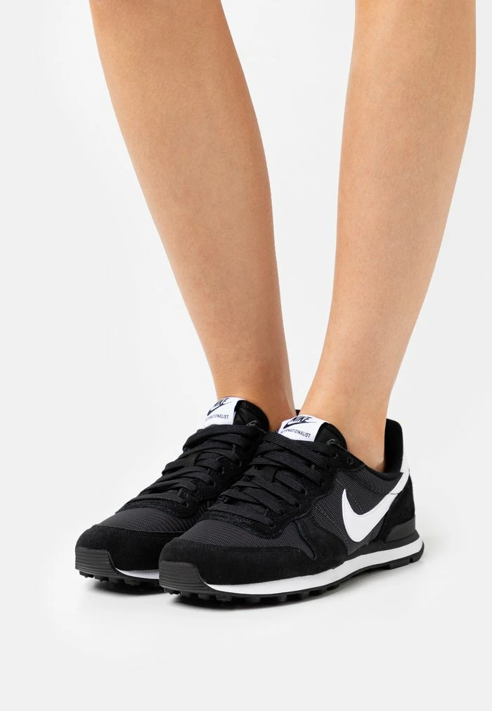 Nike Sportswear INTERNATIONALIST - Trainers - Black/white/dark Smoke Grey