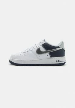 Nike Sportswear AIR FORCE 1 LV8 KSA GG UNISEX - Trainers - White/metallic Silver/midnight Navy/pure Platinum
