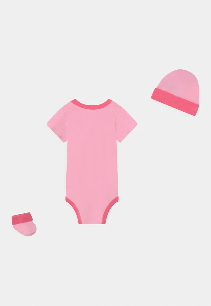 Nike Sportswear HAT BOOTIE SET UNISEX - Print T-shirt - Pink - Image 2