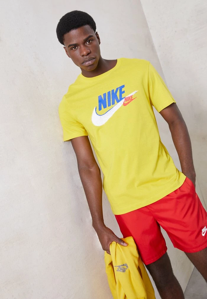 Nike Sportswear BRANDED TEE - Print T-shirt - Vivid Sulfur