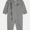 Nike Sportswear B NSW CLUB SSNL HOODED COVERALL UNISEX - Jumpsuit - Dark Grey Heather