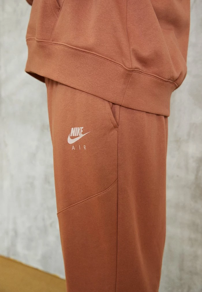 Nike Sportswear AIR PANT PLUS - Tracksuit Bottoms - Mineral Clay/red Bark/pink Oxford - Image 4