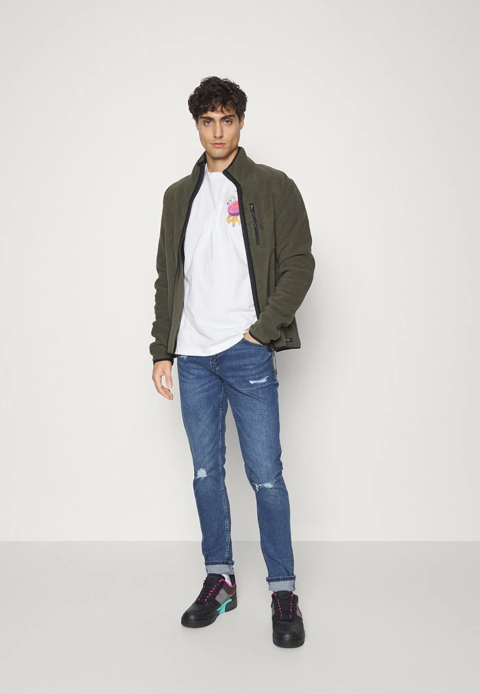 Nike Sportswear TEE FANTASY - Print T-shirt - Summit White - Image 2