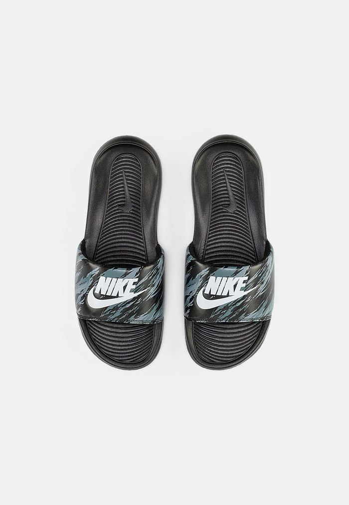 Nike Sportswear VICTORI ONE SLIDE PRINT - Mules - Black/pure Platinum/off Noir Smoke Grey|iron Grey - Image 4