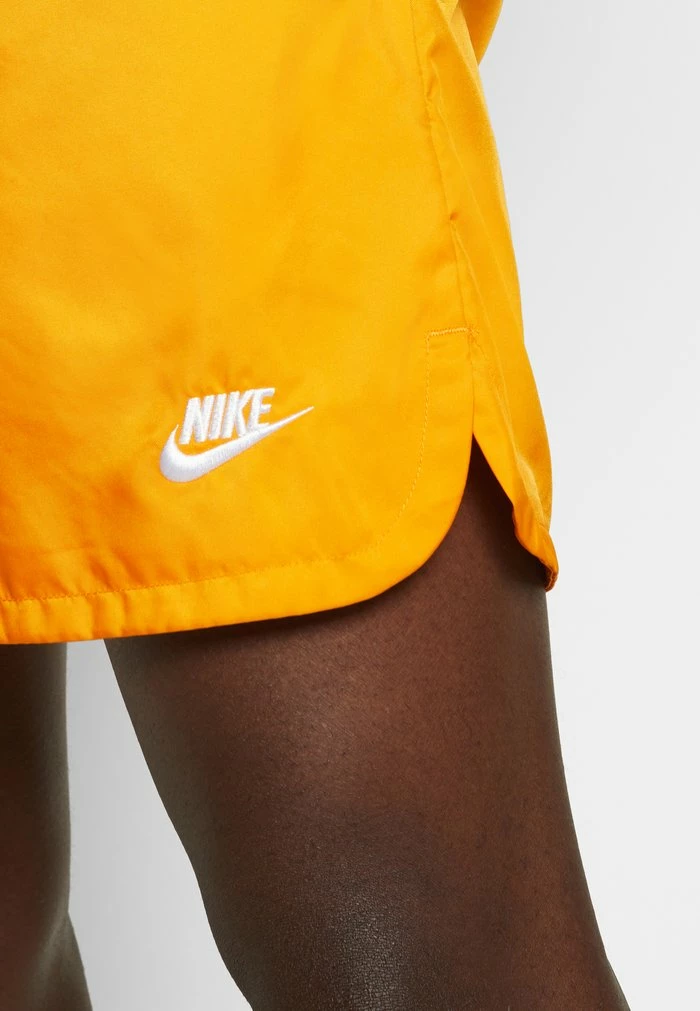 Nike Sportswear CLUB FLOW - Shorts - Kumquat/white - Image 7