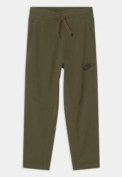 Nike Sportswear UTILITY BOTTOM - Tracksuit Bottoms - Medium Olive/light Army