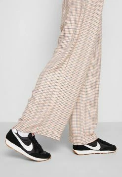 Nike Sportswear DAYBREAK - Trainers - Black/summit White/off Noir/brown/team Orange