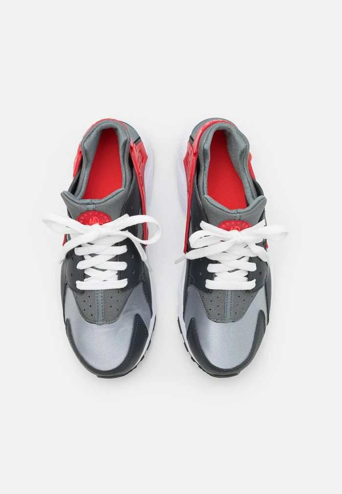 Nike Sportswear HUARACHE RUN UNISEX - Trainers - Dark Smoke Grey/university Red/light Smoke Grey/smoke Grey - Image 4