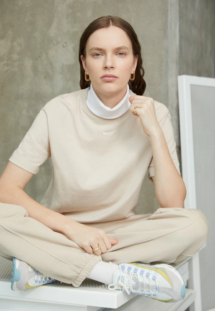 Nike Sportswear TEE - Basic T-shirt - Sanddrift/white - Image 5