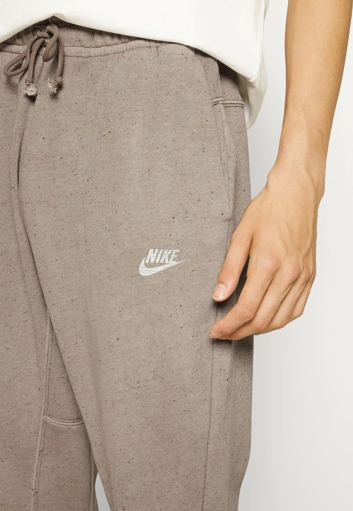 Nike Sportswear CLUB PANT REVIVAL - Tracksuit Bottoms - Olive Grey - Image 5