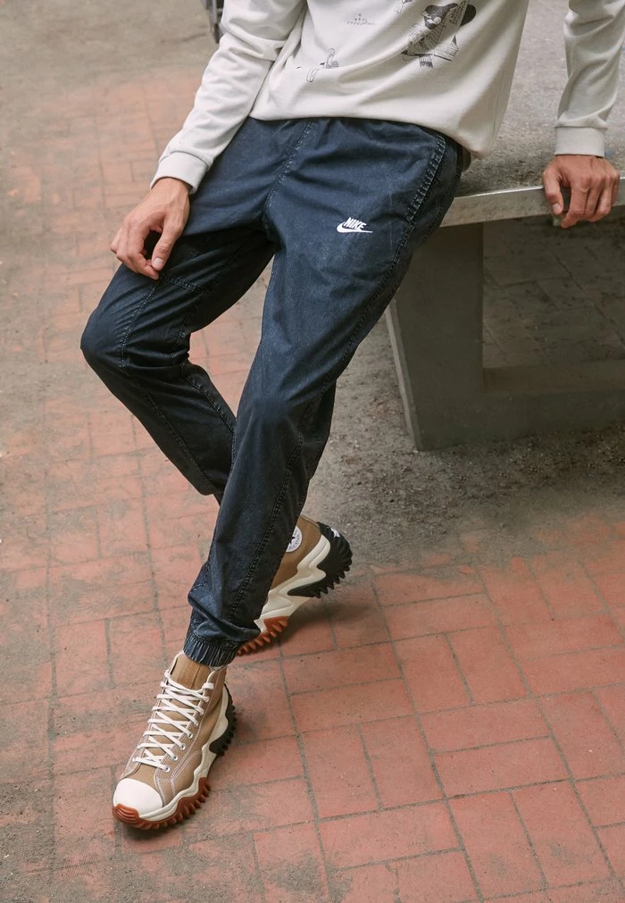 Nike Sportswear CLUB - Tracksuit Bottoms - Black/white