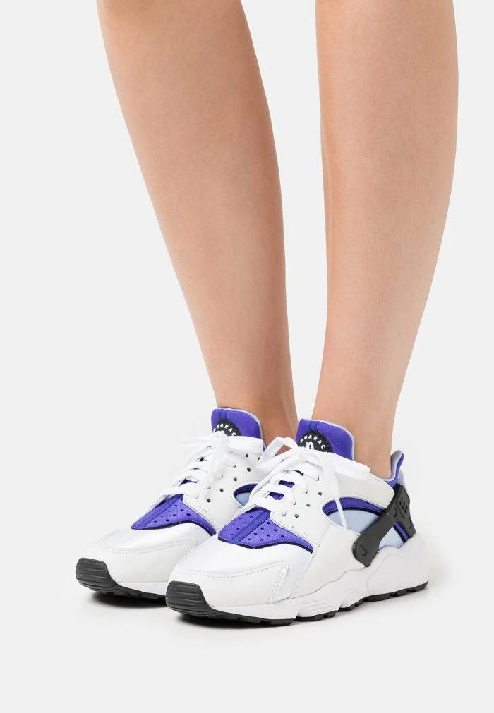 Nike Sportswear AIR HUARACHE - Trainers - White/lapis/black - Image 4