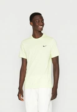 Nike Sportswear CLUB TEE - Basic T-shirt - Liquid Lime