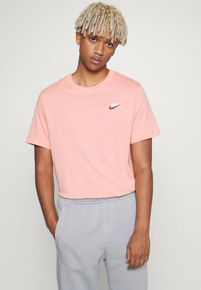 Nike Sportswear CLUB TEE - Basic T-shirt - Madder Root - Image 4