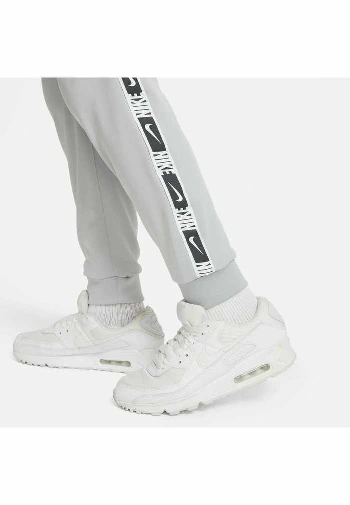 Nike Sportswear REPEAT - Tracksuit Bottoms - Light Smoke Grey White - Image 4