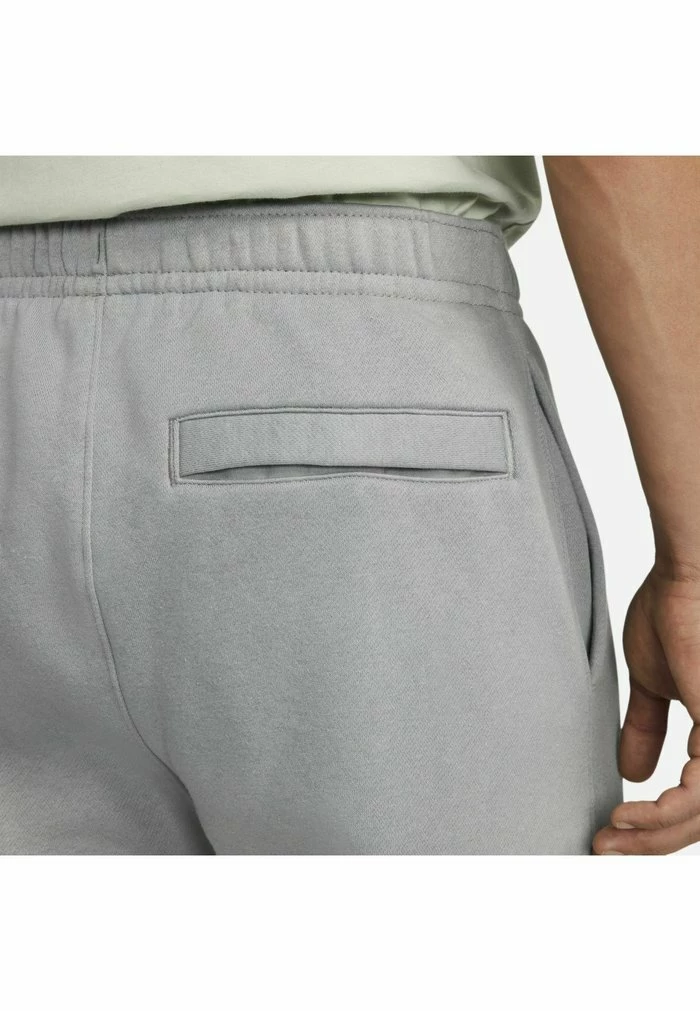 Nike Sportswear CLUB - Tracksuit Bottoms - Particle Grey Particle Grey White - Image 6