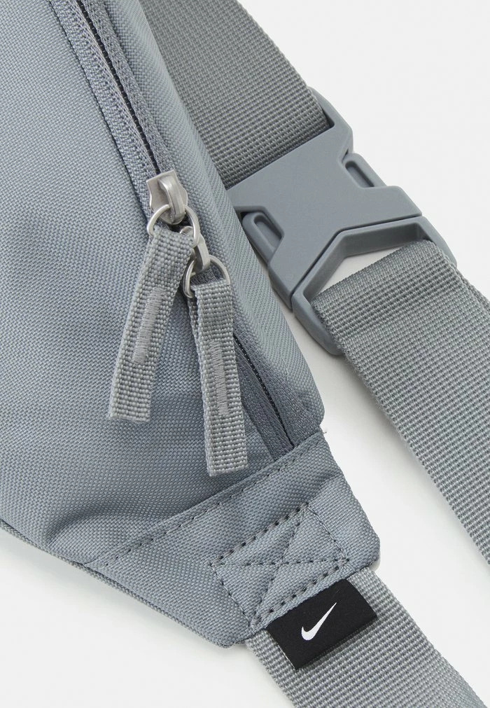 Nike Sportswear HERITAGE WAIST PACK UNISEX - Bum Bag - Particle Grey/university Red - Image 4