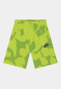 Nike Sportswear DYE DOT - Shorts - Atomic Green