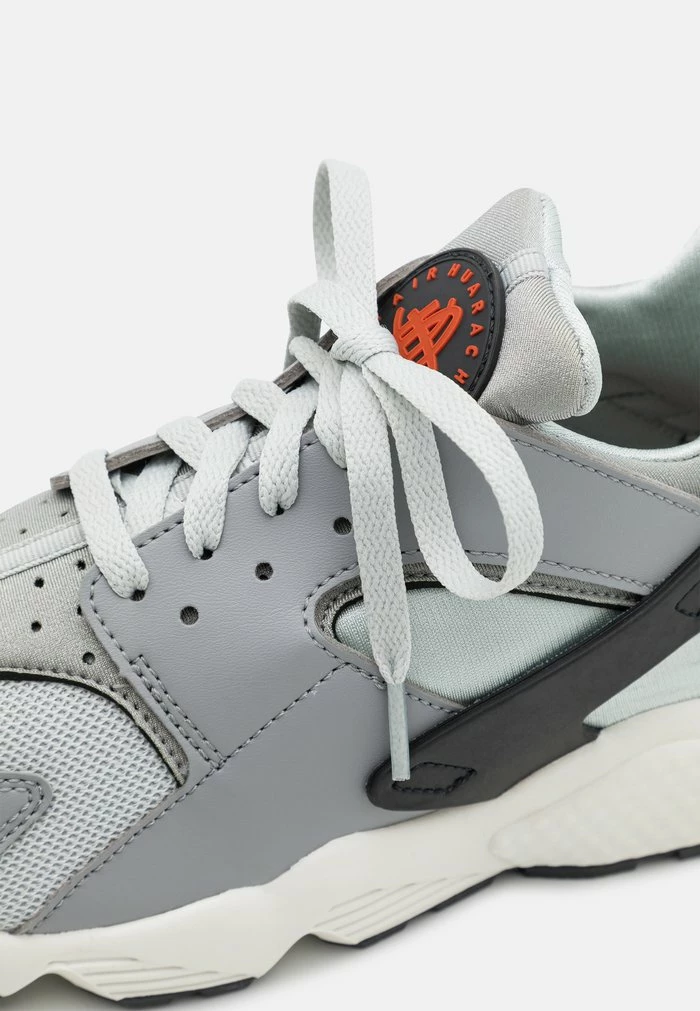 Nike Sportswear AIR HUARACHE GEL UNISEX - Trainers - Grey Fog/team Orange/sail/light Smoke Grey - Image 6