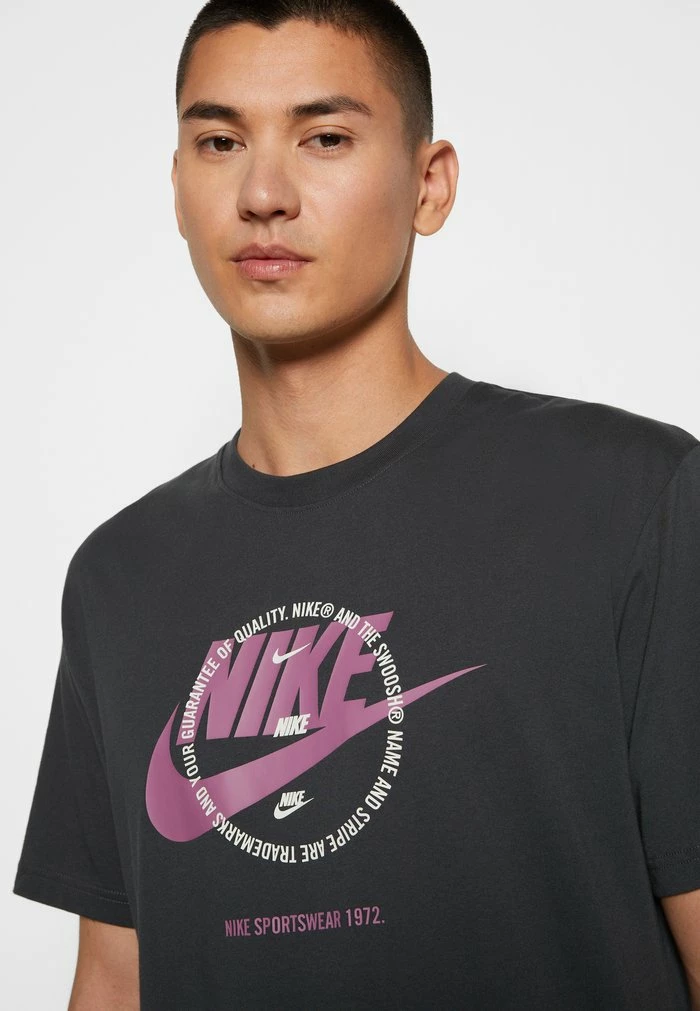 Nike Sportswear TEE - Print T-shirt - Off Noir - Image 7