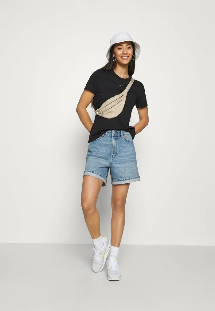 Nike Sportswear ESSNTL CREW LBR - Basic T-shirt - Black - Image 2