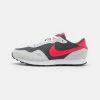 Nike Sportswear MD VALIANT UNISEX - Trainers - Medium Ash/siren Red/light Silver/black