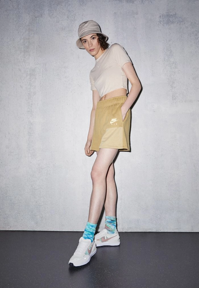 Nike Sportswear AIR - Shorts - Barley/wheat Grass/lemon Drop