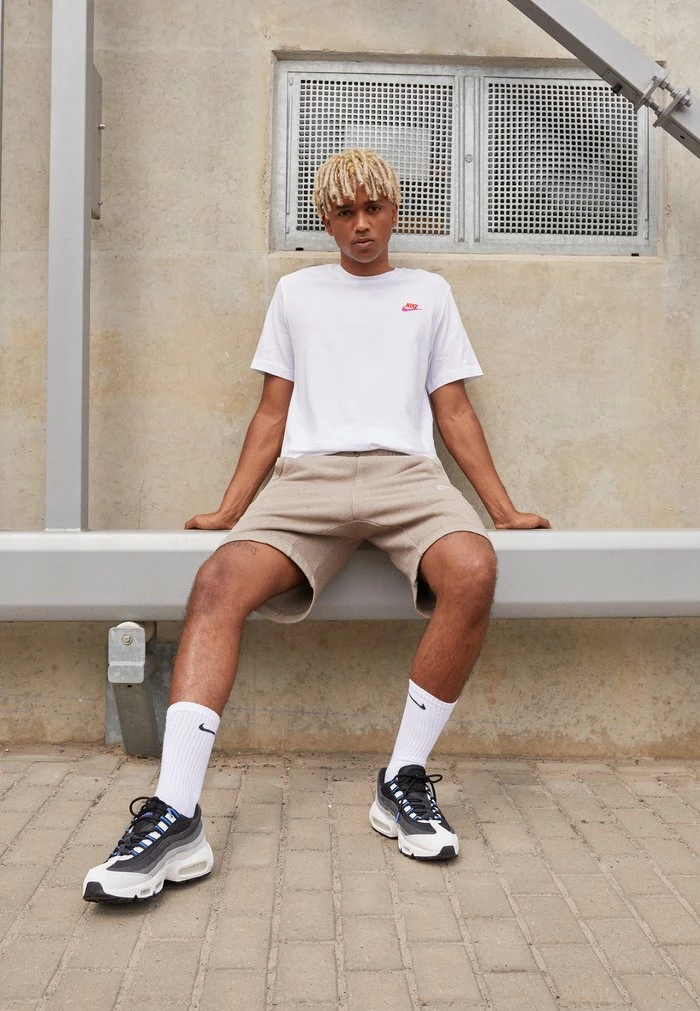 Nike Sportswear CLUB REVIVAL - Shorts - Olive Grey