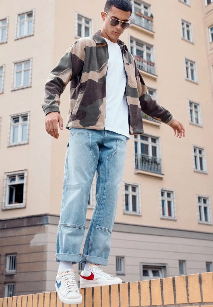 Nike Sportswear BLAZER '77 UNISEX - Trainers - Light Bone/summit White/university Red/deep Royal Blue/sail/summit White